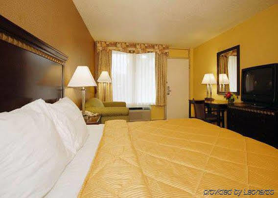 Red Roof Inn Евъргрийн Стая снимка